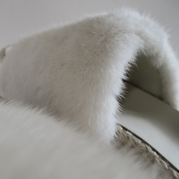 MONCLER Evelyn fur sandal slide size 39 NIB RARE - Picture 9 of 11